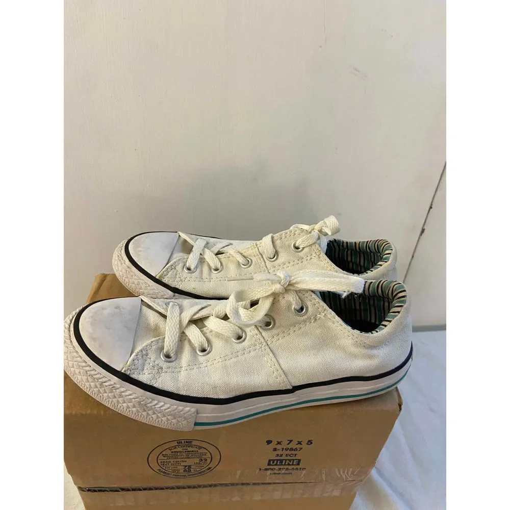 Converse low tops white youth size 2 sneakers tennis shoes‎